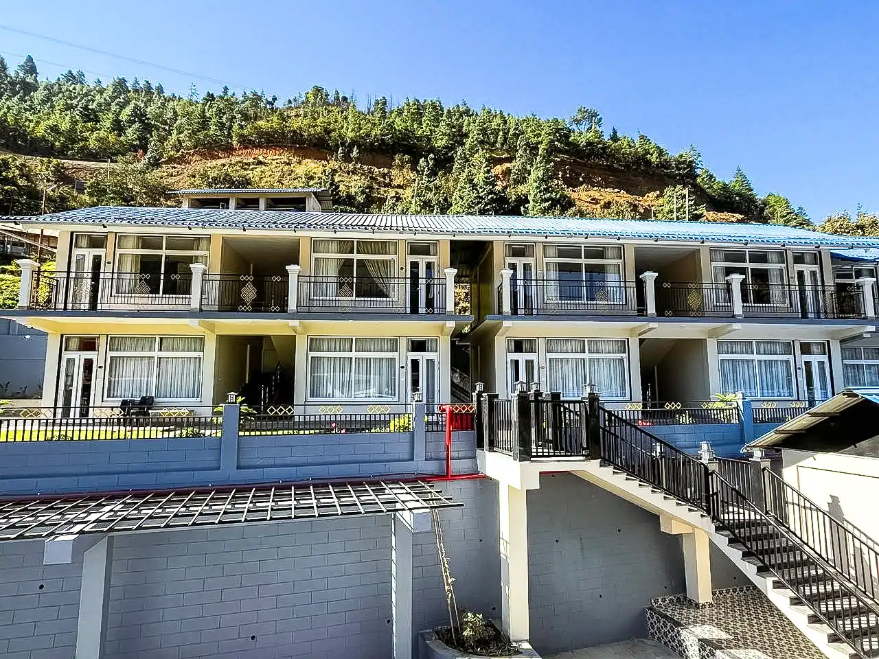 Complete exterior view of resort